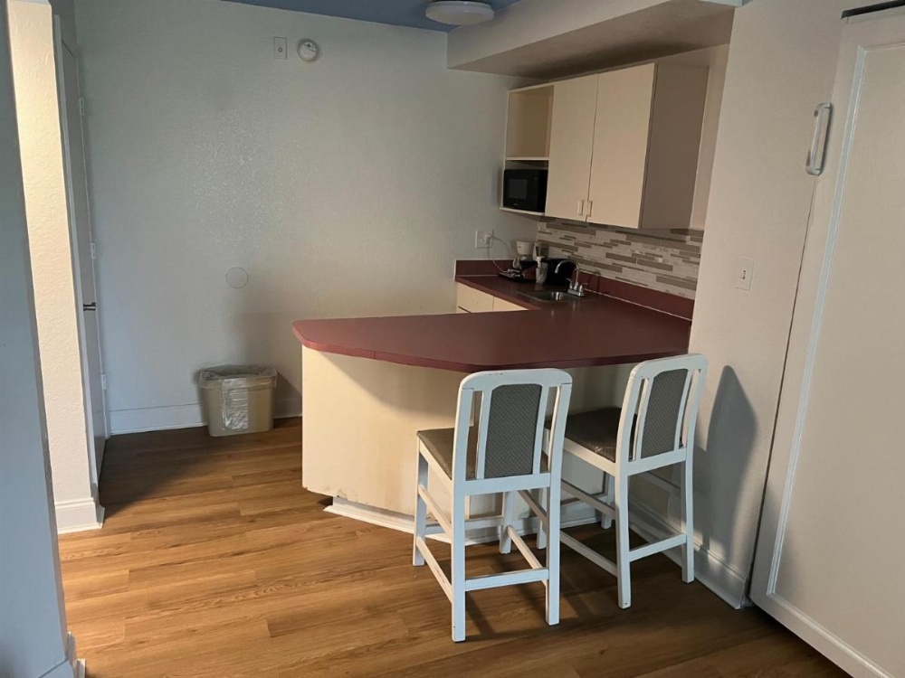 Room image 4