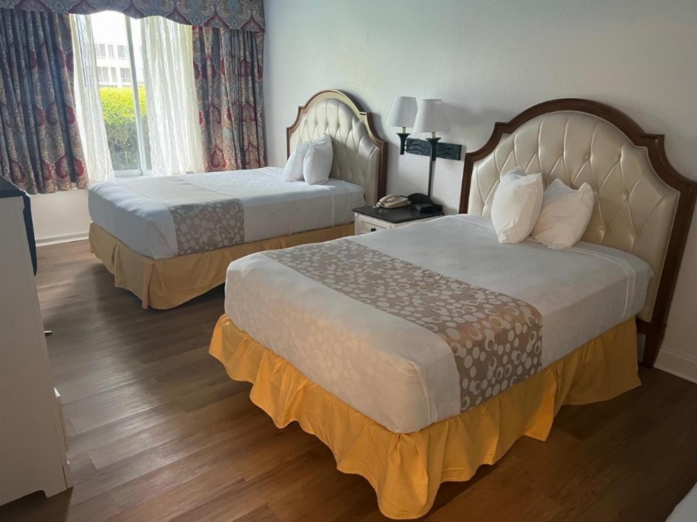 Two-Room Suite with Two Double Beds - Plus Murphy Bed