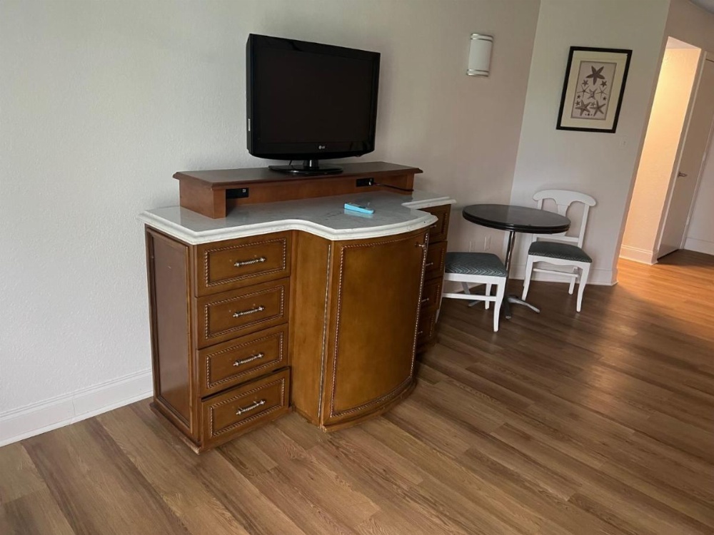 Room image 3