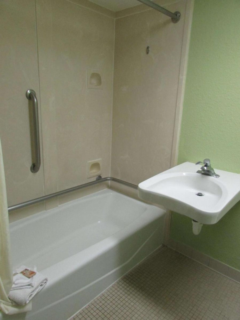 Room image 4